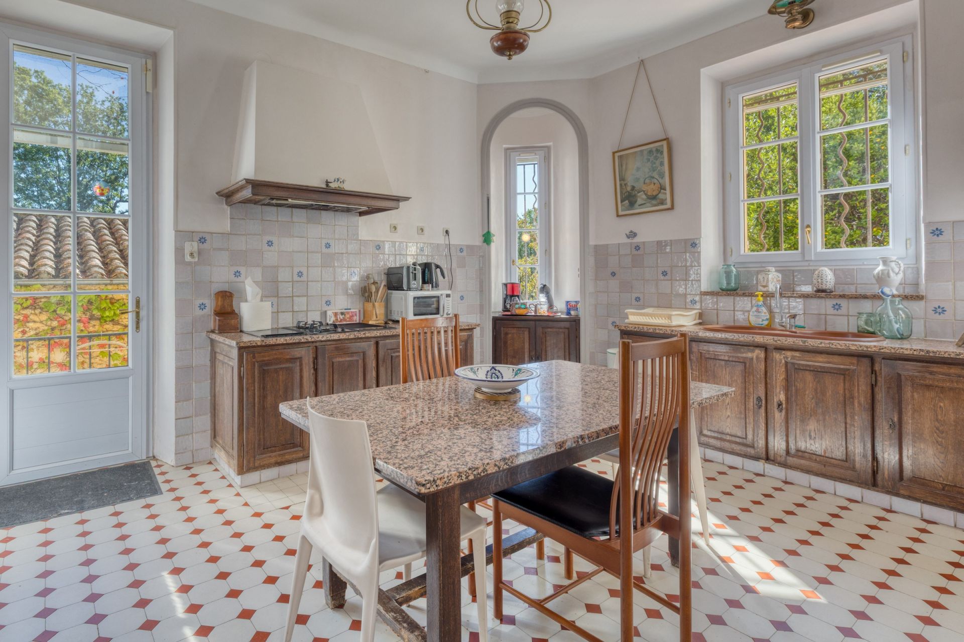 castle 8 Rooms for sale on CALLIAN (83440)