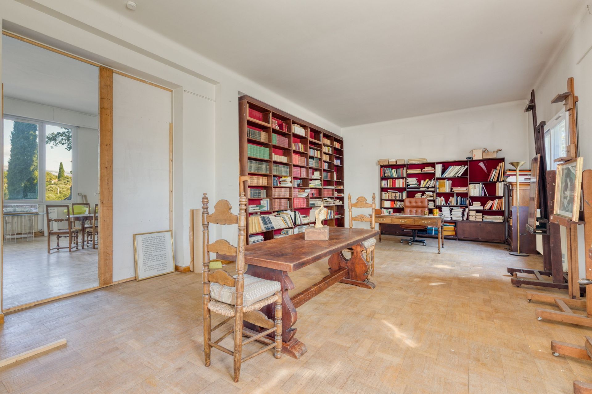 castle 8 Rooms for sale on CALLIAN (83440)