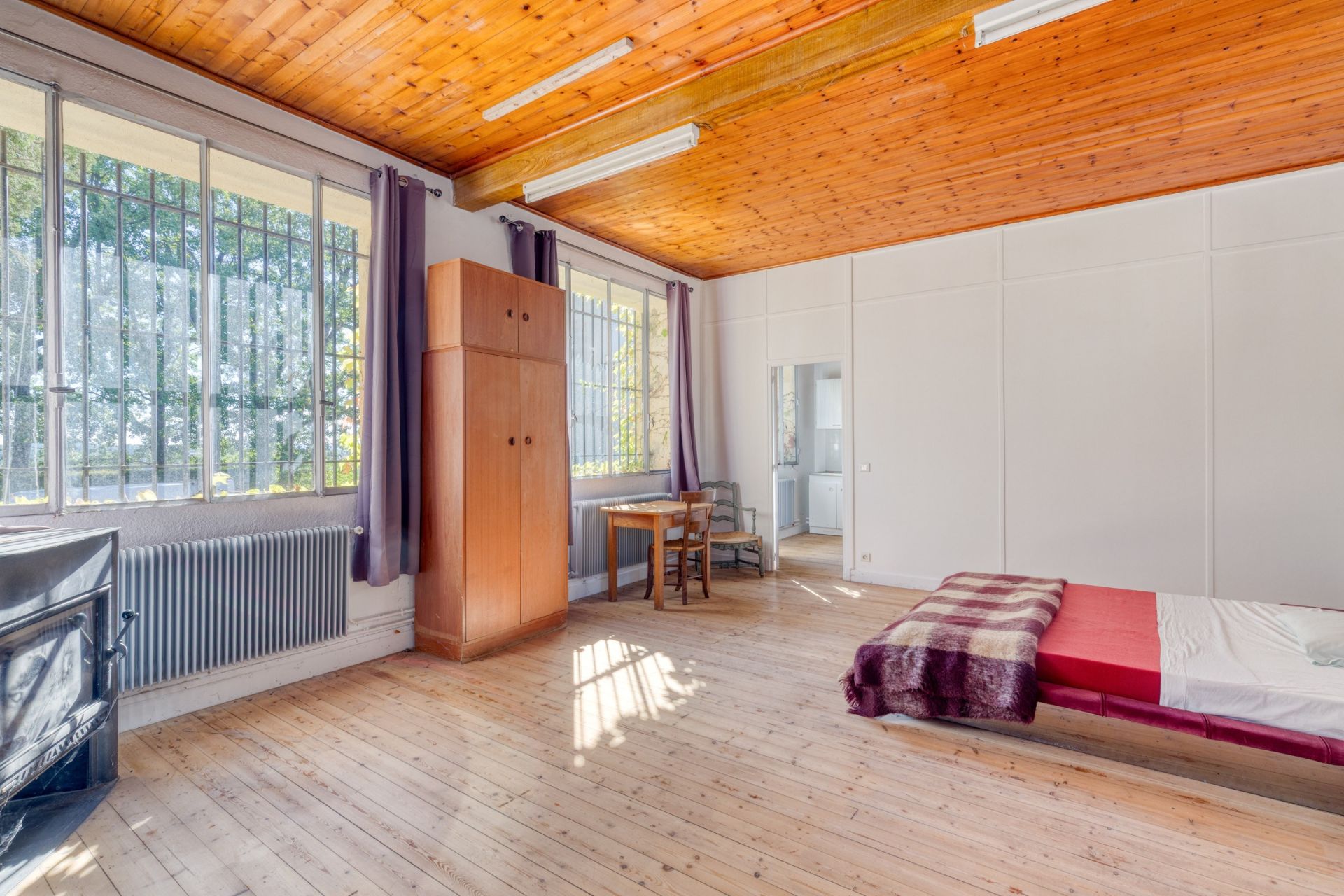 castle 8 Rooms for sale on CALLIAN (83440)