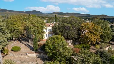 castle 8 Rooms for sale on CALLIAN (83440)