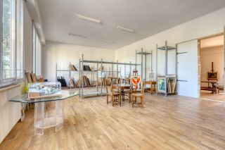 castle 8 Rooms for sale on CALLIAN (83440)