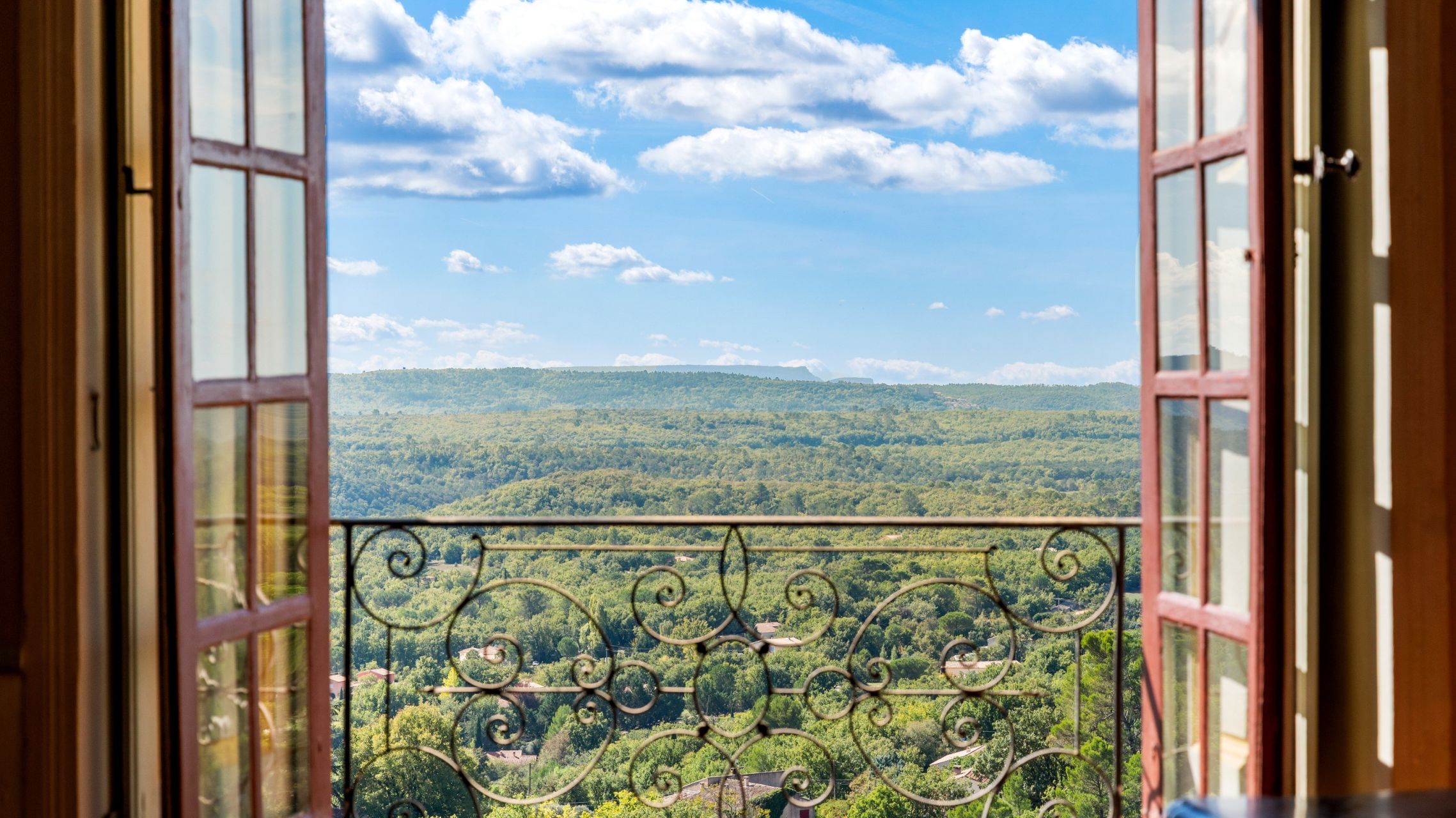 castle 100 Rooms for sale on LA VERDIERE (83560)