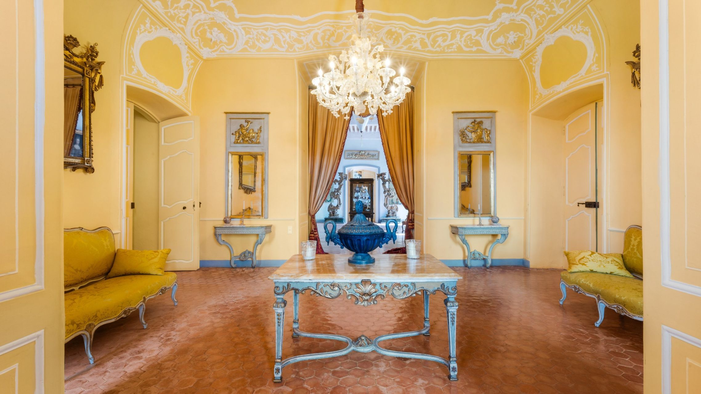 castle 99.9 Rooms for sale on LA VERDIERE (83560)