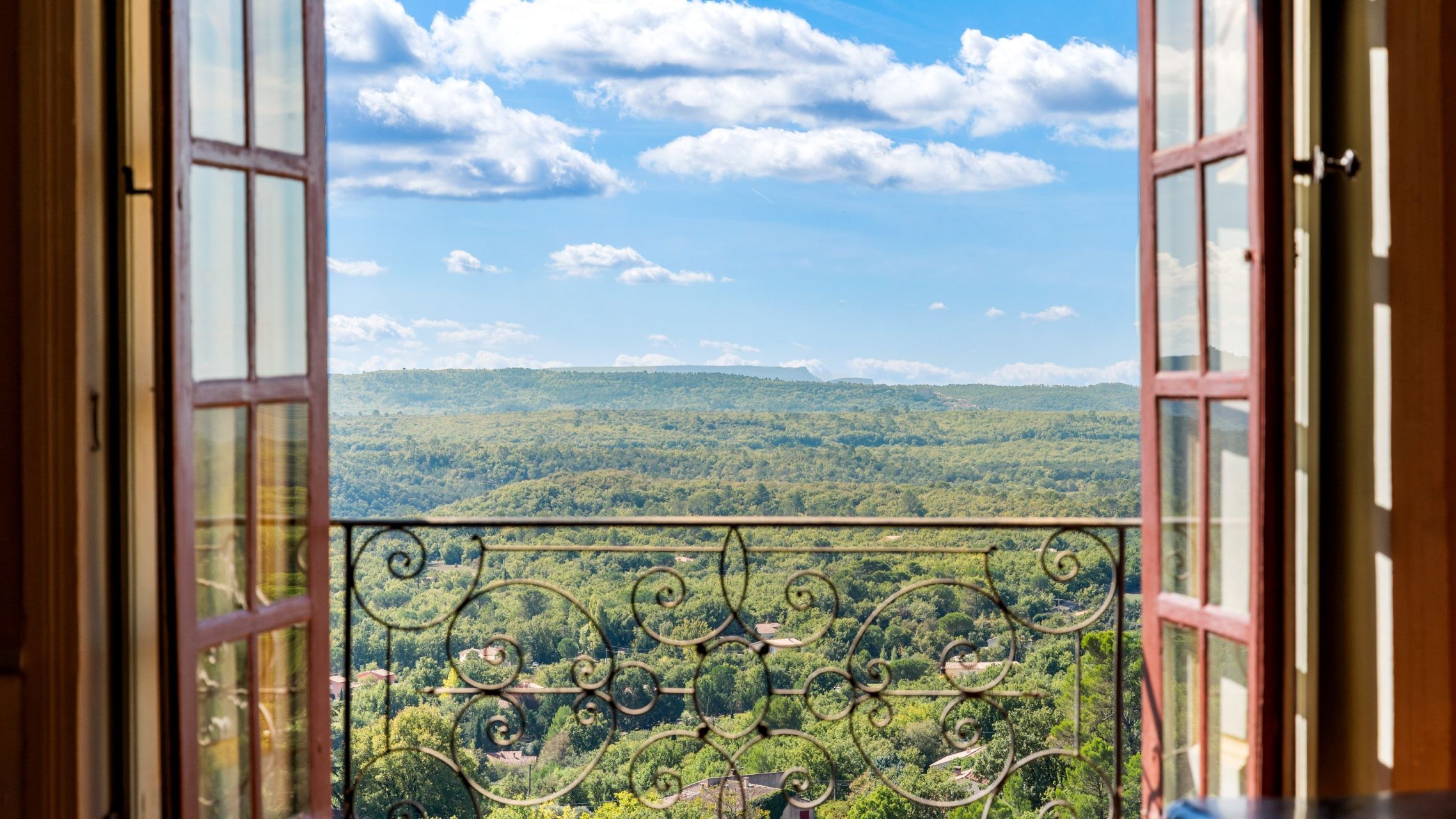 château 100 Pièces en vente sur LA VERDIERE (83560)