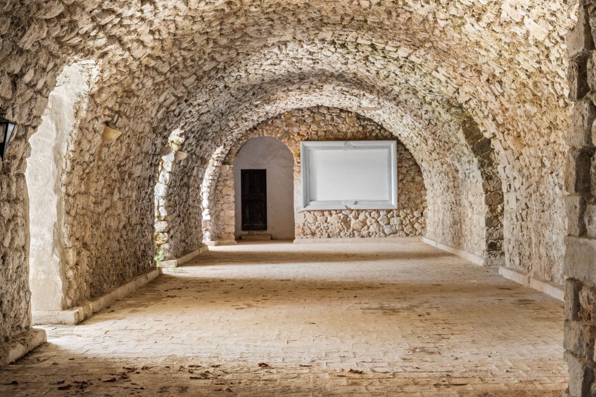 castle 99.9 Rooms for sale on LA VERDIERE (83560)