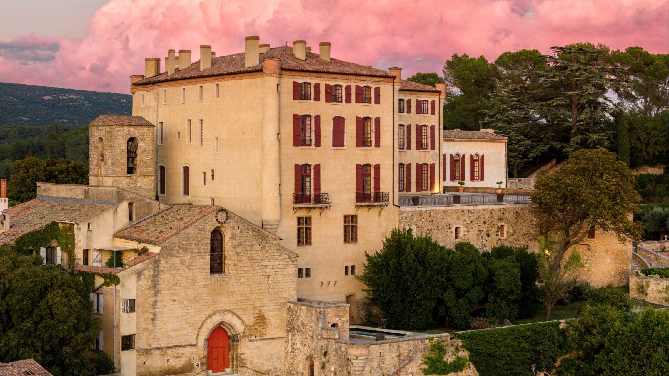 château 100 Pièces en vente sur LA VERDIERE (83560)