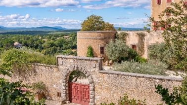 castle 99.9 Rooms for sale on LA VERDIERE (83560)
