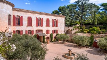 castle 99.9 Rooms for sale on LA VERDIERE (83560)