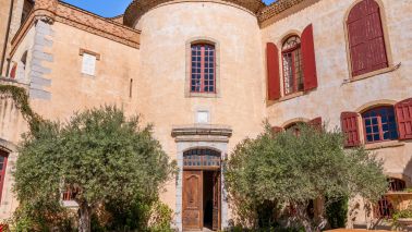 castle 99.9 Rooms for sale on LA VERDIERE (83560)