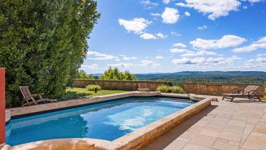 castle 99.9 Rooms for sale on LA VERDIERE (83560)