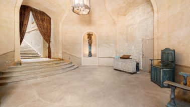 castle 99.9 Rooms for sale on LA VERDIERE (83560)