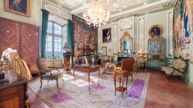 castle 99.9 Rooms for sale on LA VERDIERE (83560)