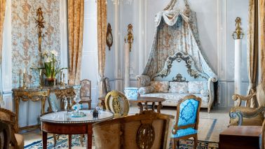 castle 99.9 Rooms for sale on LA VERDIERE (83560)