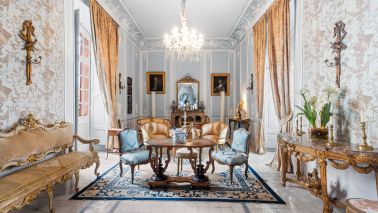 castle 99.9 Rooms for sale on LA VERDIERE (83560)