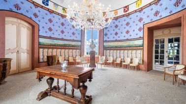 castle 99.9 Rooms for sale on LA VERDIERE (83560)