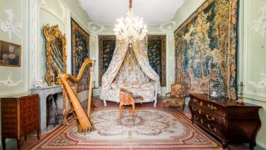 castle 99.9 Rooms for sale on LA VERDIERE (83560)