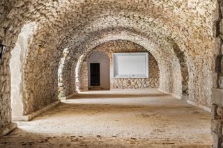 castle 99.9 Rooms for sale on LA VERDIERE (83560)