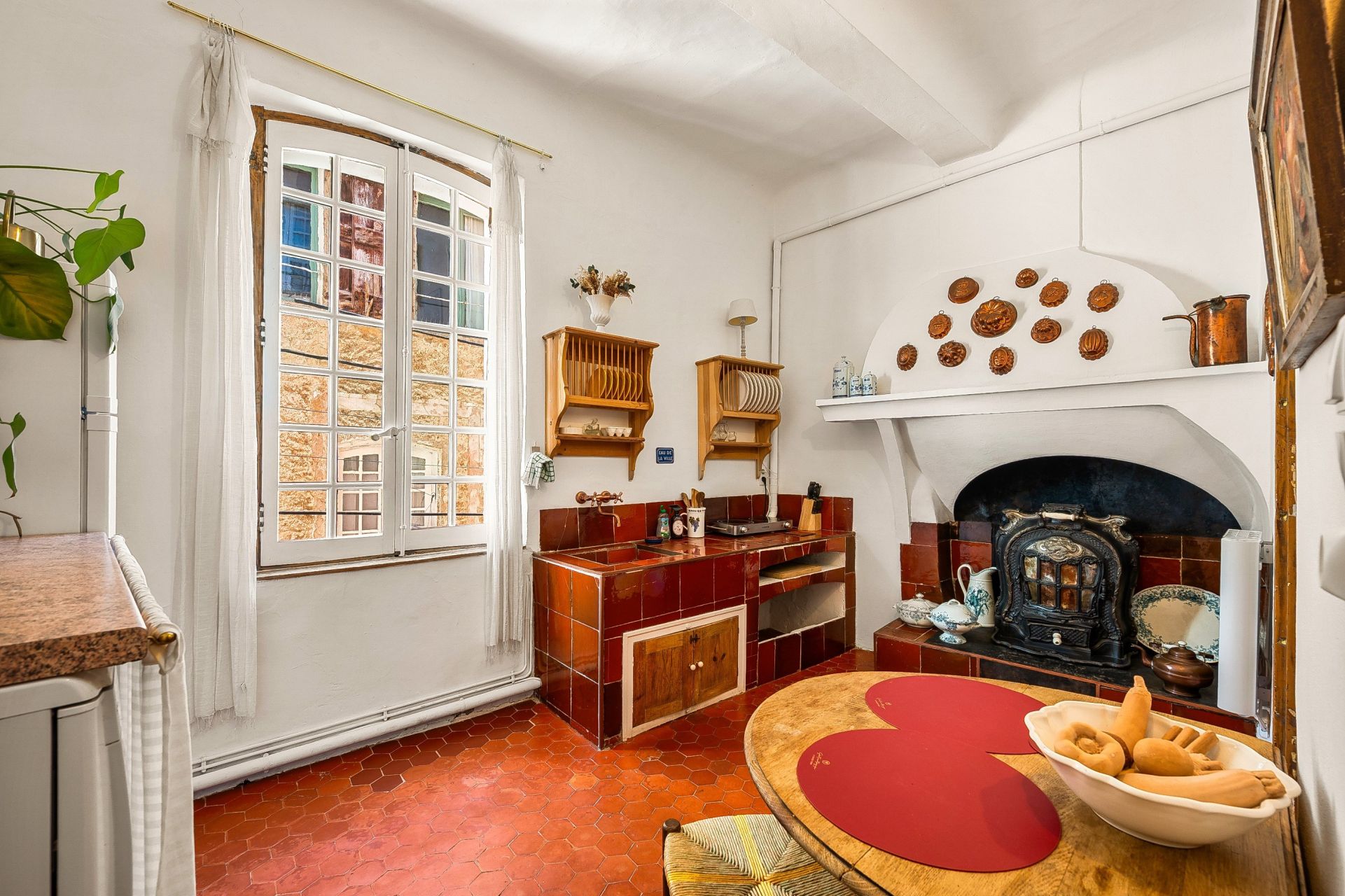 maison provençale 9 Pièces en vente sur COTIGNAC (83570)
