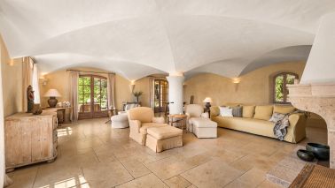 bastide 6 Pièces en vente sur COTIGNAC (83570)