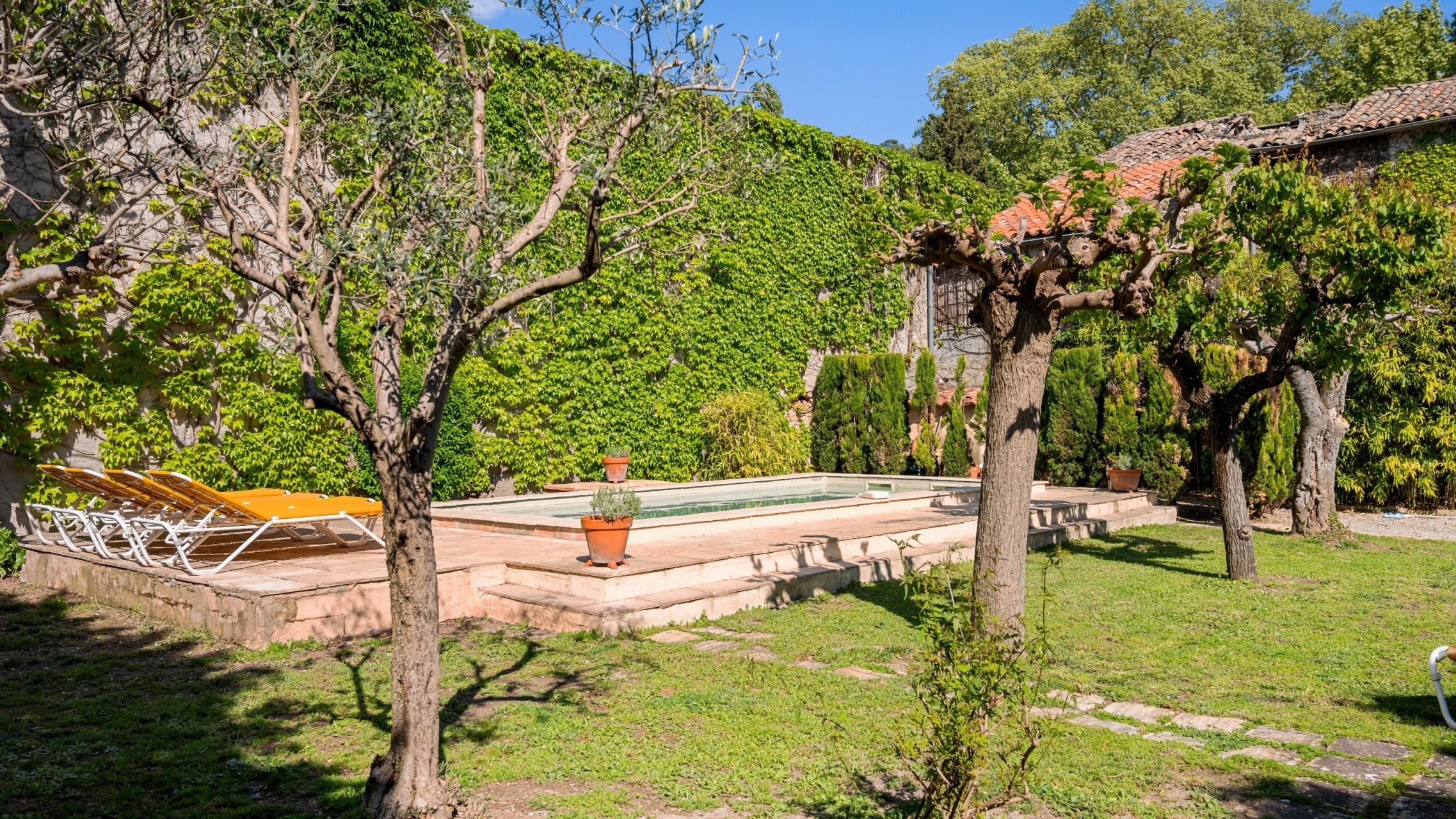 maison provençale 10 Pièces en vente sur VARAGES (83670)