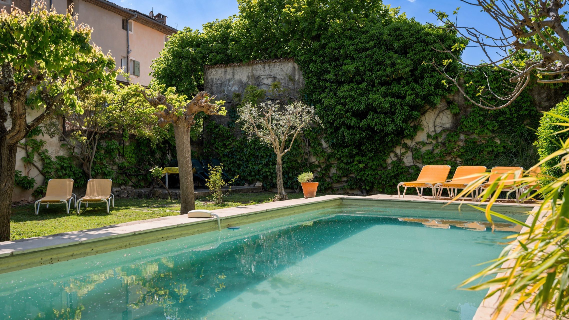 maison provençale 10 Pièces en vente sur VARAGES (83670)