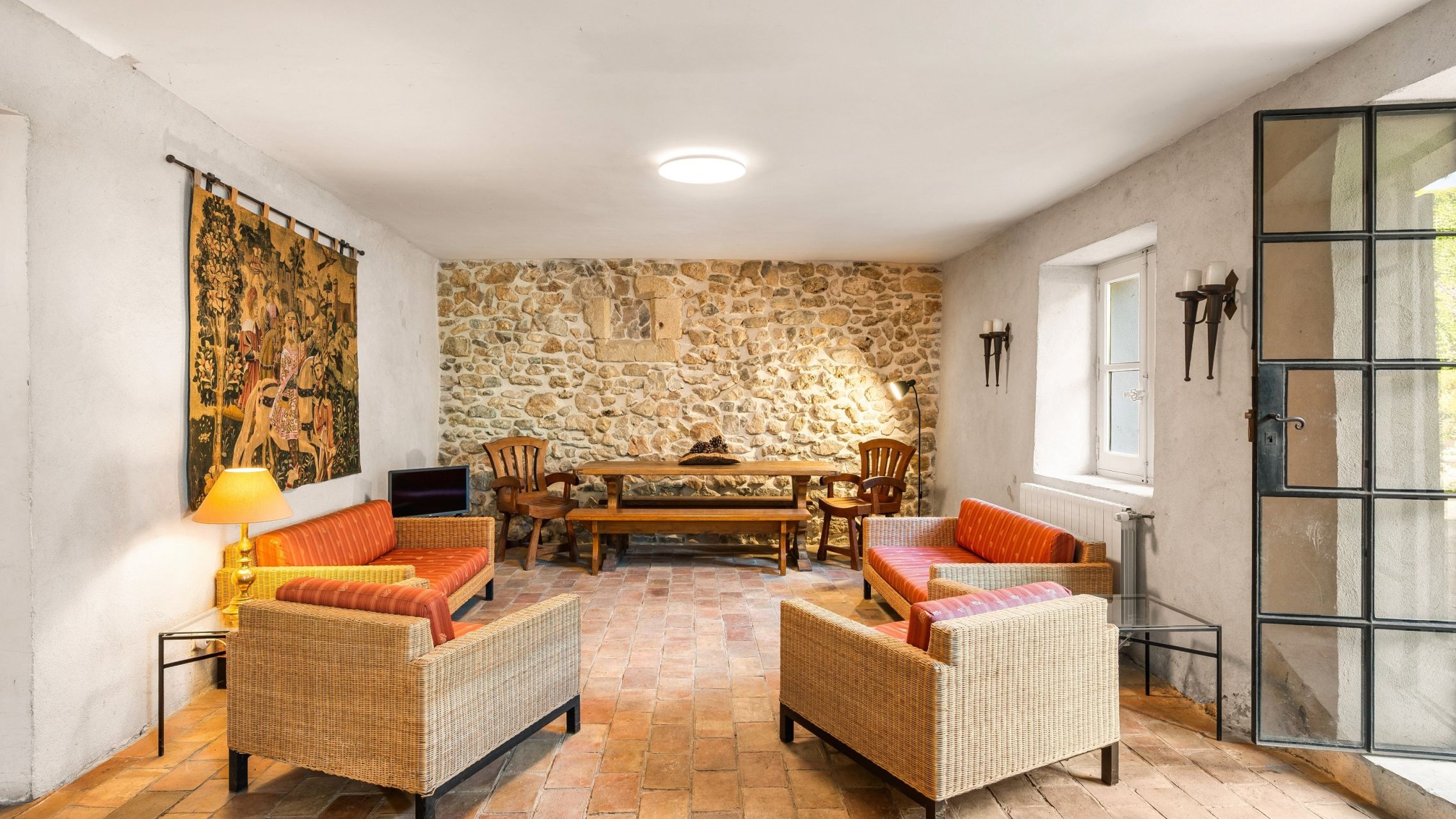 maison provençale 10 Pièces en vente sur VARAGES (83670)