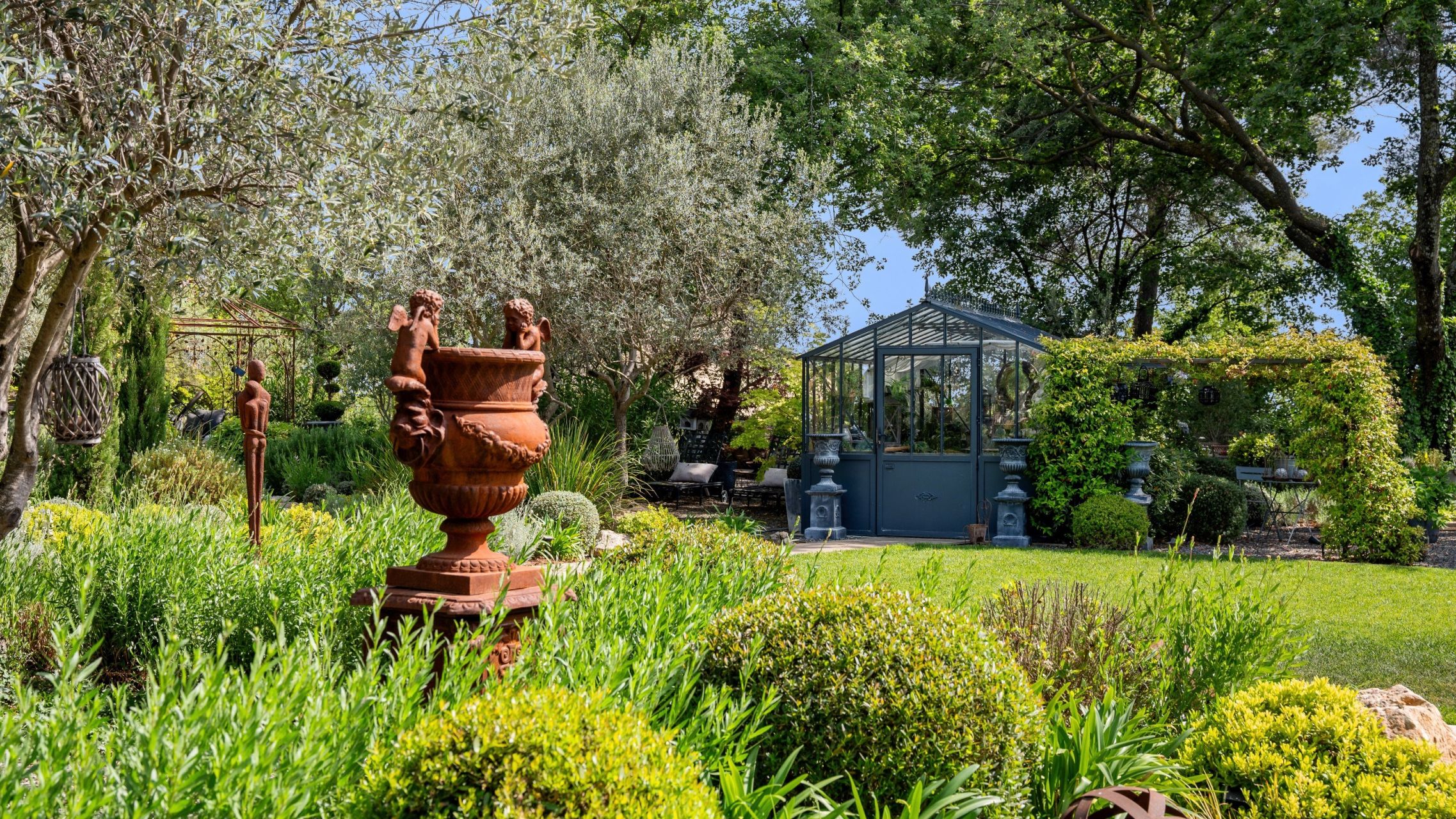 provencal house 7 Rooms for sale on DRAGUIGNAN (83300)