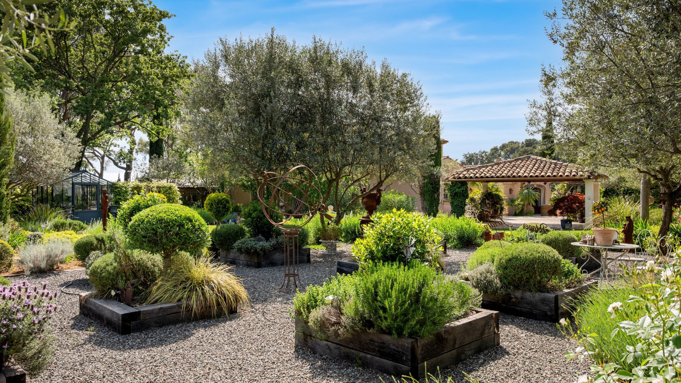 provencal house 7 Rooms for sale on DRAGUIGNAN (83300)
