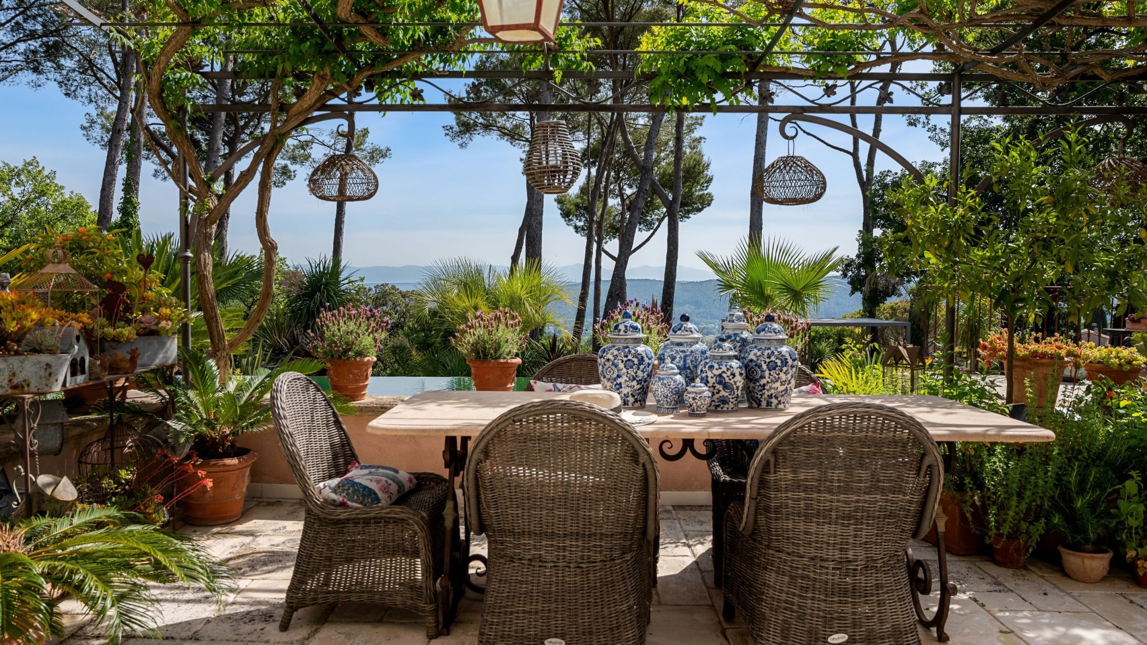 provencal house 7 Rooms for sale on DRAGUIGNAN (83300)