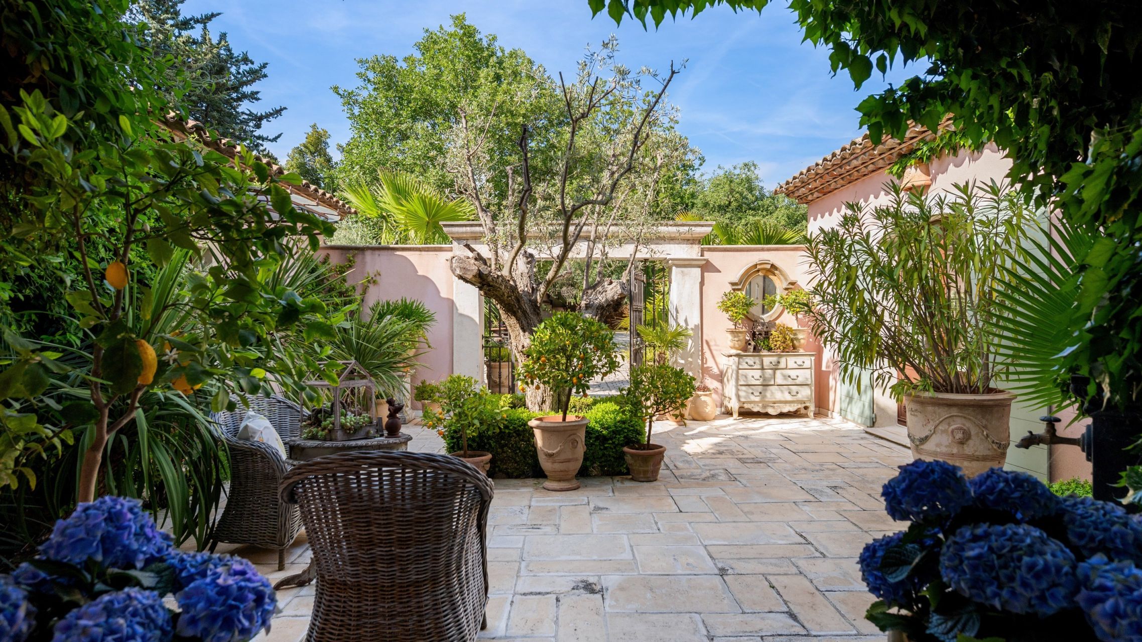 provencal house 7 Rooms for sale on DRAGUIGNAN (83300)