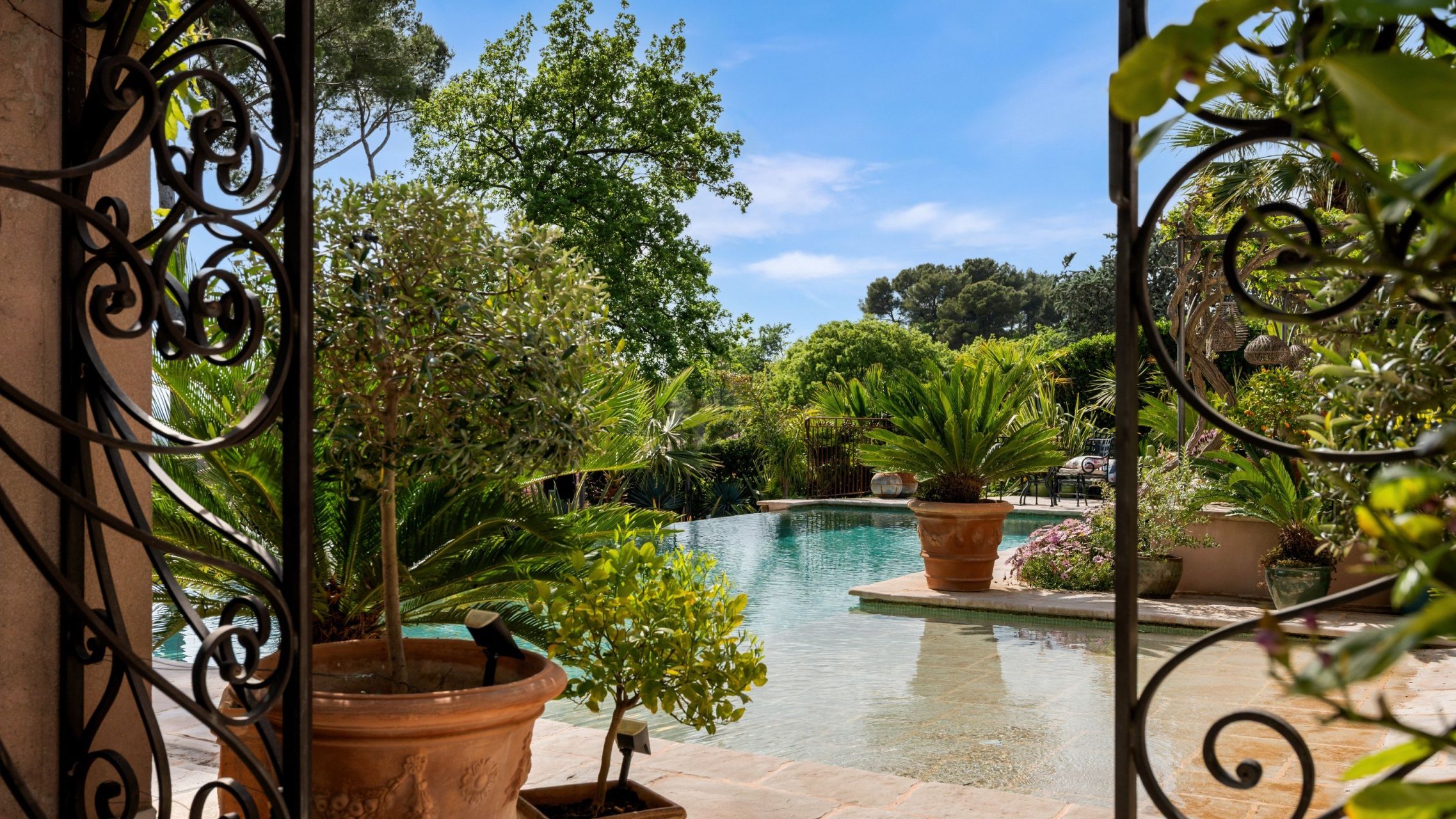 provencal house 7 Rooms for sale on DRAGUIGNAN (83300)