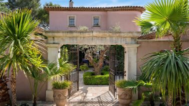 provencal house 7 Rooms for sale on DRAGUIGNAN (83300)