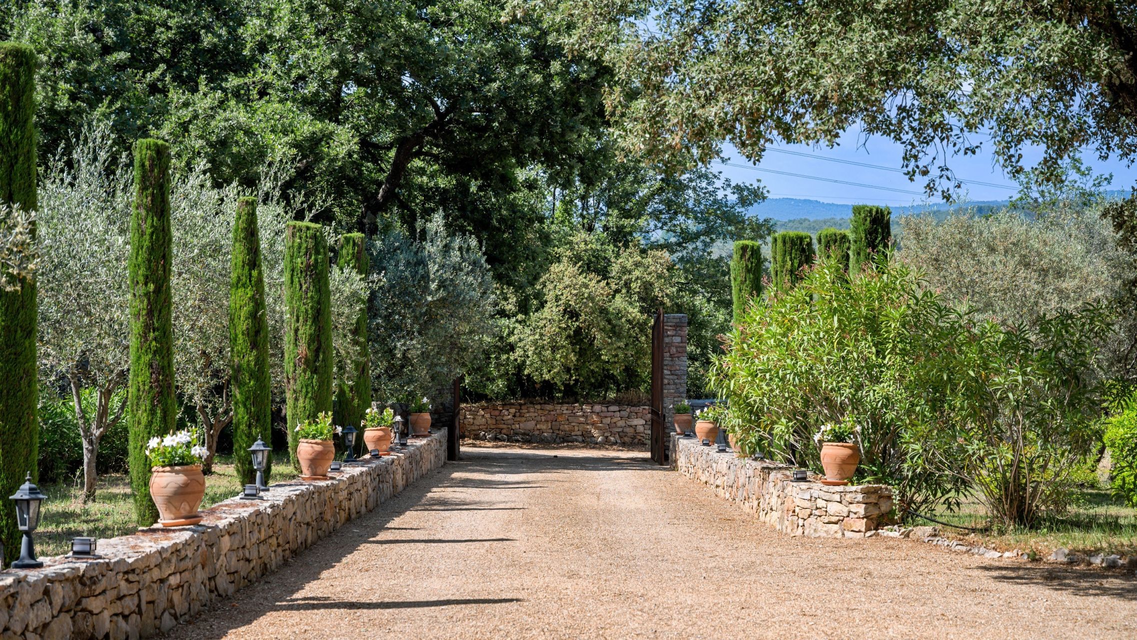 bastide 8 Rooms for sale on LES ARCS (83460)