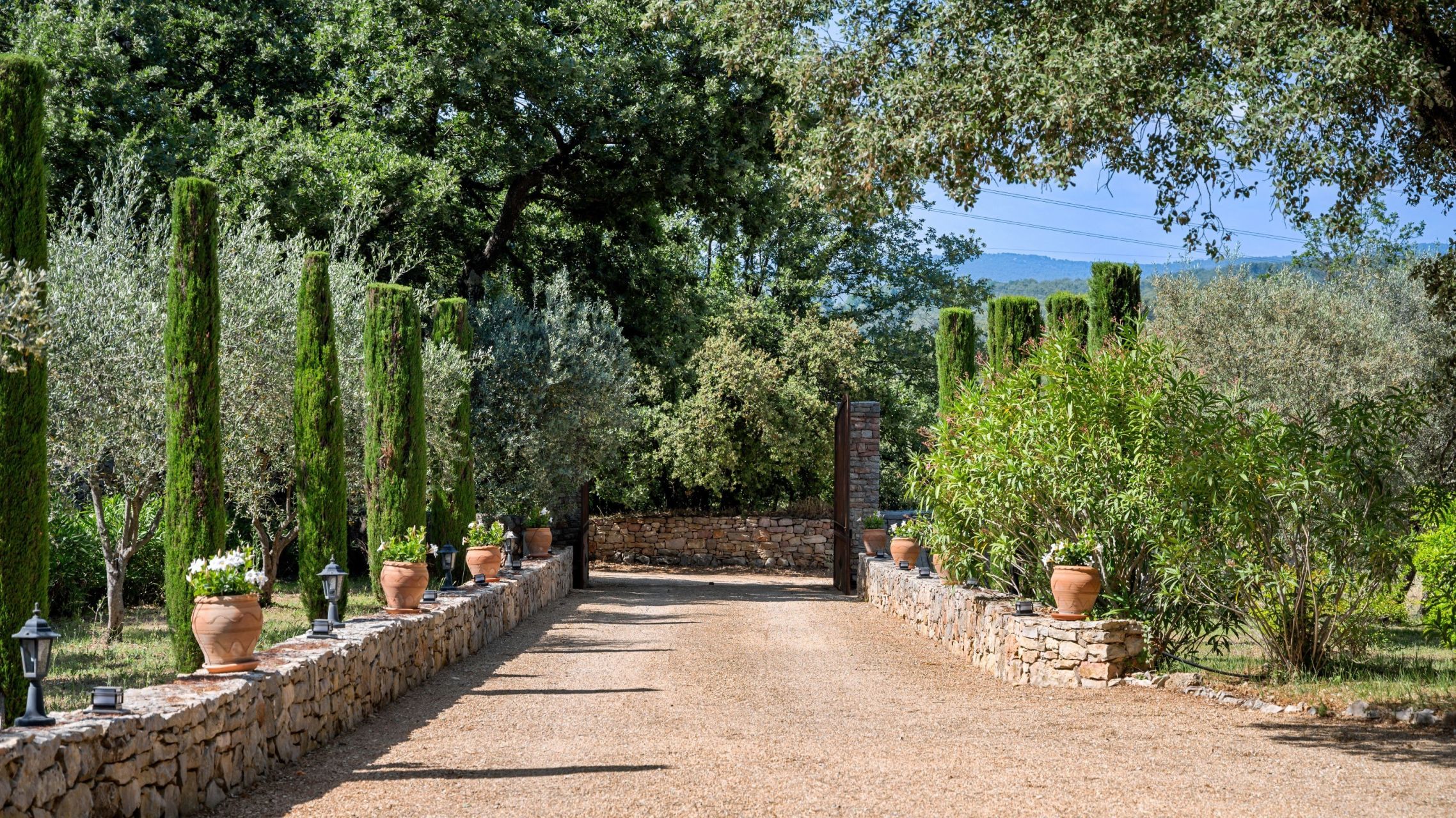 bastide 8 Rooms for sale on LES ARCS (83460)