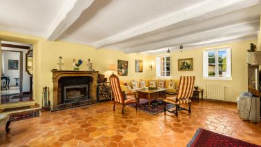 bastide 8 Rooms for sale on LES ARCS (83460)