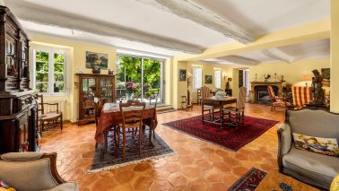bastide 8 Rooms for sale on LES ARCS (83460)