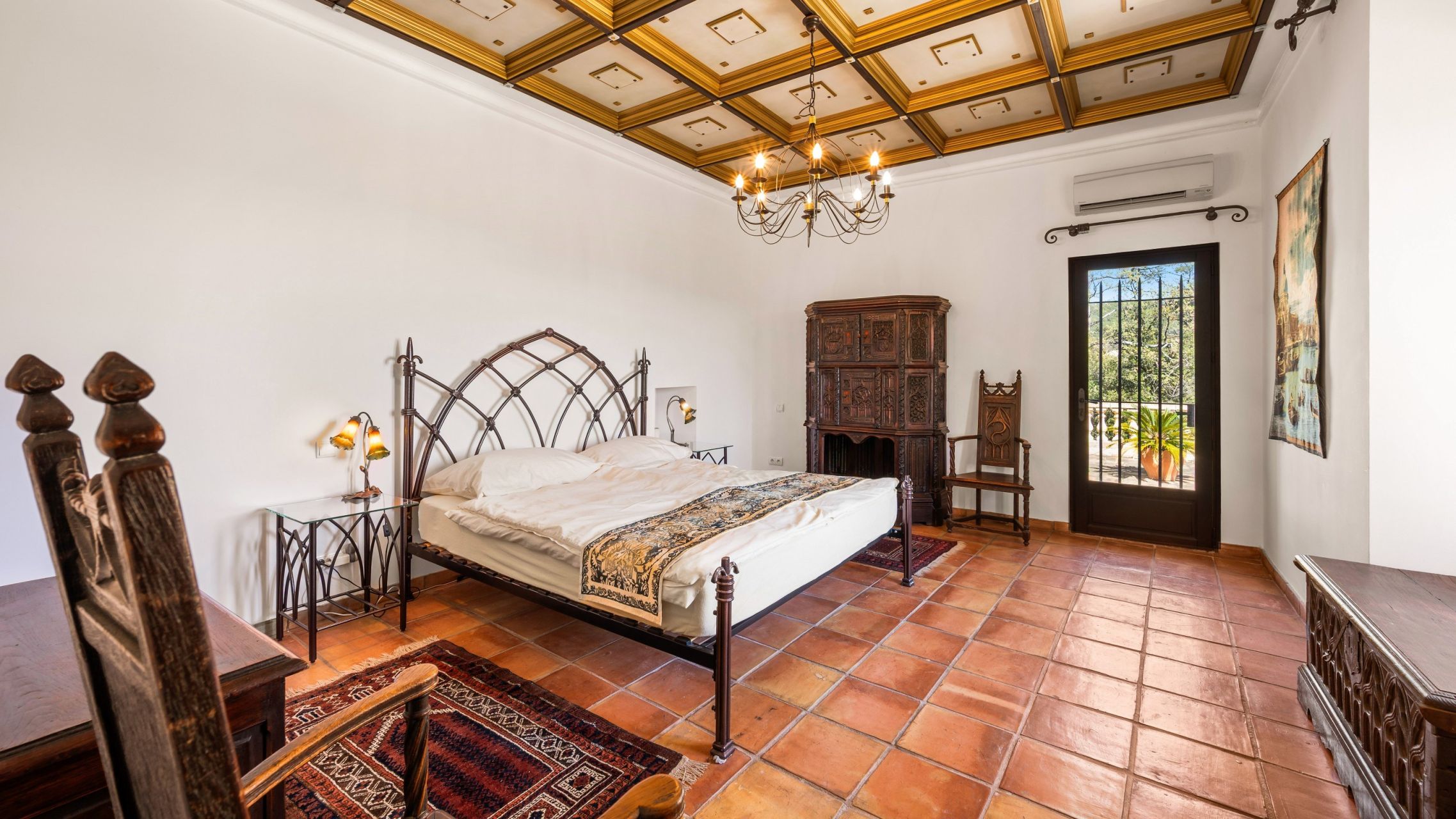 property 7 Rooms for sale on FIGANIERES (83830)