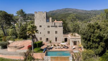 property 7 Rooms for sale on FIGANIERES (83830)