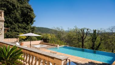 property 7 Rooms for sale on FIGANIERES (83830)