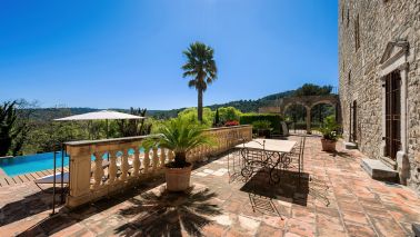 property 7 Rooms for sale on FIGANIERES (83830)