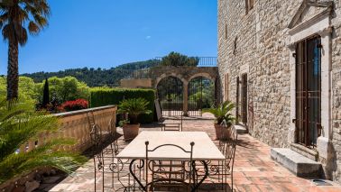 property 7 Rooms for sale on FIGANIERES (83830)