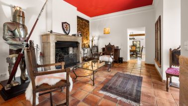 property 7 Rooms for sale on FIGANIERES (83830)
