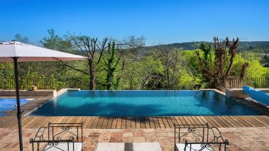 property 7 Rooms for sale on FIGANIERES (83830)