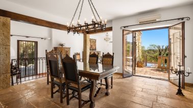 property 7 Rooms for sale on FIGANIERES (83830)