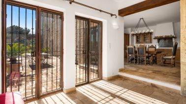 property 7 Rooms for sale on FIGANIERES (83830)