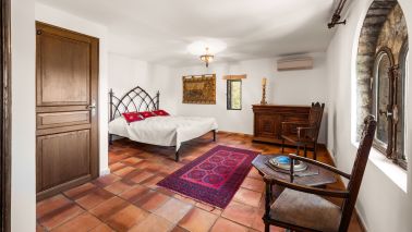 property 7 Rooms for sale on FIGANIERES (83830)