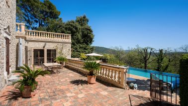 property 7 Rooms for sale on FIGANIERES (83830)