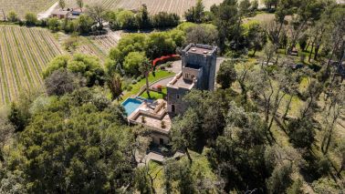 property 7 Rooms for sale on FIGANIERES (83830)