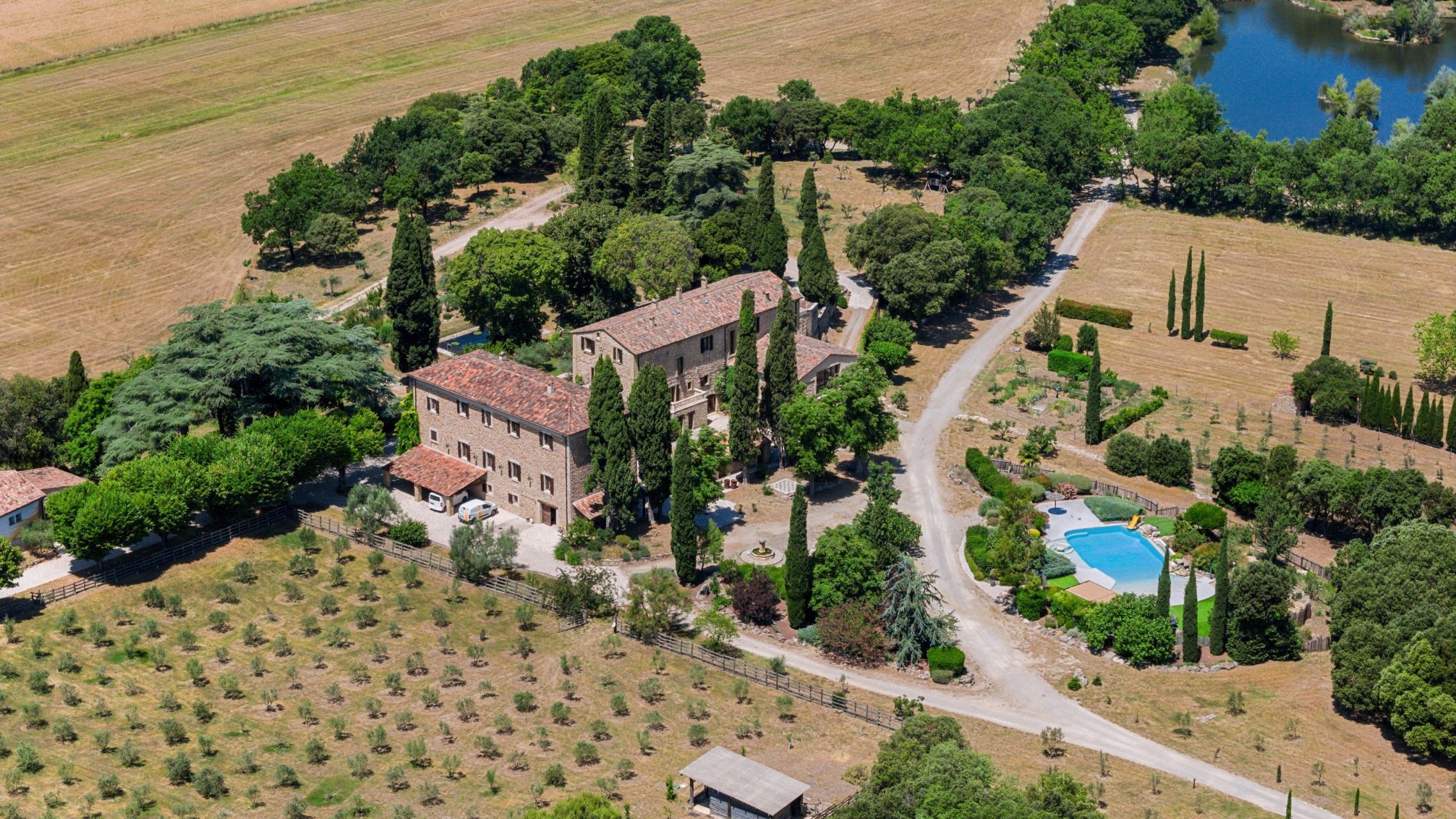 bastide 30 Rooms for sale on AMPUS (83111)