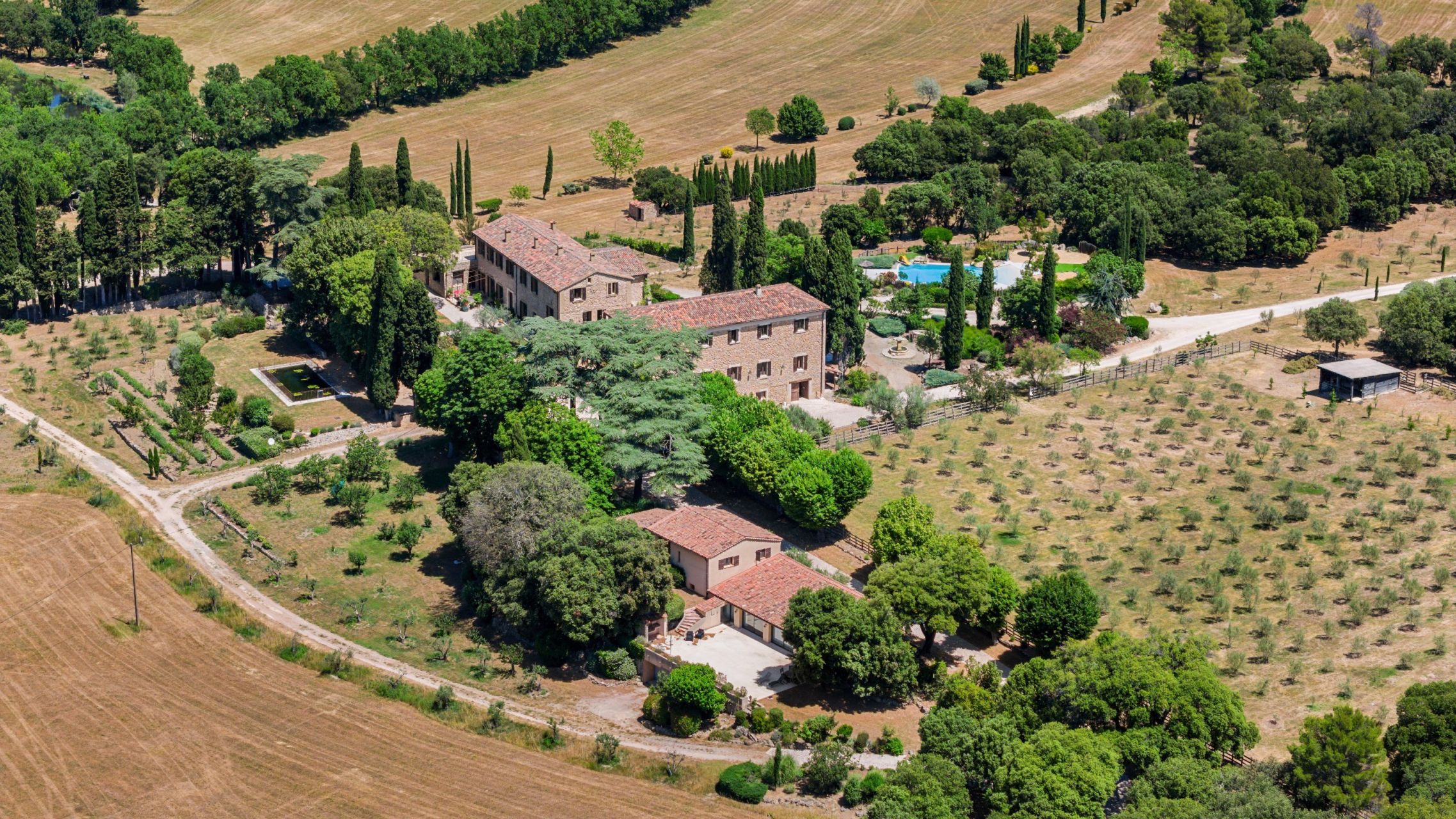 bastide 30 Rooms for sale on AMPUS (83111)